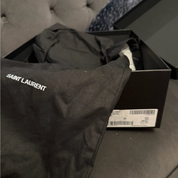 Saint Laurent Velvet Bianca - Picture 8 of 8